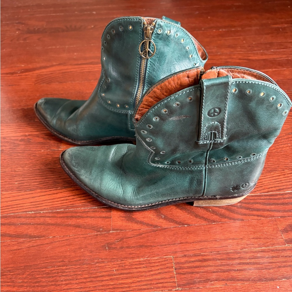 LUCKY Green genuine Leather Ankle Boots